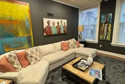 Image de Renovated condo Memphis S. Main\n\n