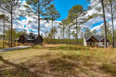 Image de Side-by-side mountain cabins with beautiful views, & ample entertainment space