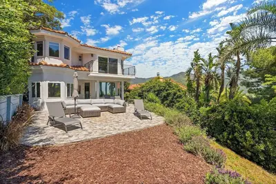 Image de Peaceful 4br w/ Ocean Views | Surrounded by Nature