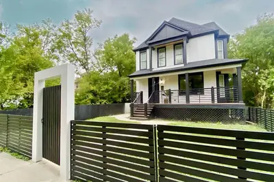 Image de Maison Blanc Noir - Victorian Estate with Two King Beds