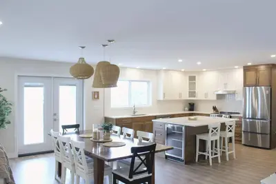 Image de Oliver Oasis, Cab Franc: swim spa and 5 bdrm in the heart of wine country!