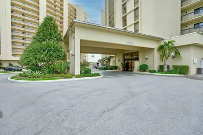 Image de Beautiful views from the beach or on your private balcony.