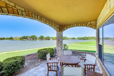 Image de Lakefront Corsicana Condo w/ Pool Access!
