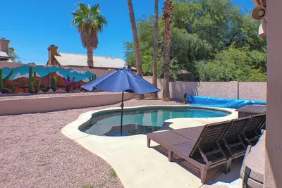 Image de Private Pool & Fire Pit: Tucson Home Near Hiking!
