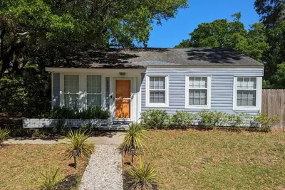 Image de The Lighthouse Cottage - beautiful, light-filled vacation cottage in Port Royal.