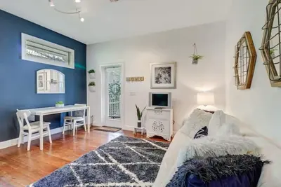 Image de Cozy Cottage - Only 8 Minutes from The Beach in Naples! \n\n