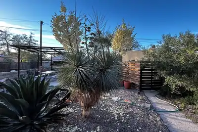 Image de Prickly Pear Rancher: Close to Downtown