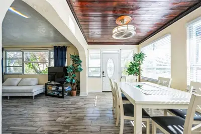 Image de Walk to the beach | Sleeps 6