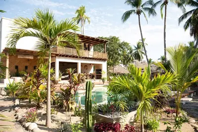 Image de Stylish Surf House w/pool - unbeatable location, right in front of the wave!