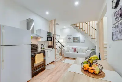 Image de 10 Mi to Dia Beacon: Dog-Friendly Fishkill Home!