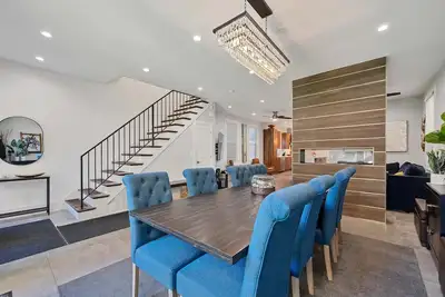 Image de Wicker Park 6bd/4ba, Steps from Cta, Parking Incl by AllSet Turnover