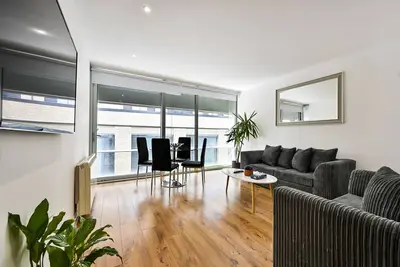 Image de Stylish 2-Bed Apartment, sleeps 6 in Stratford E15