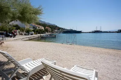 Image de Mediterranean Two Bedroom Seaside Apartment