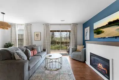 Image de Lakeside 1bd Condo with King bed Close to it all!