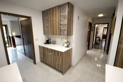 Image de Close to Everything - Spacious East Side Gem