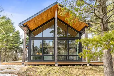 Image de Play, dine and relax amongst the beauty of Georgian Bay and The Bruce Trail.