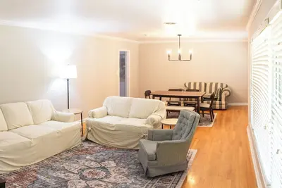 Image de The Hickory Haven - A 3-Bedroom Gem Near Universities & Capital!