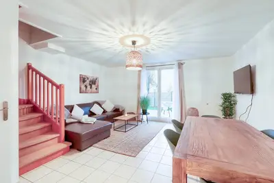 Image de Élégance Familiale - Confort & Jardin