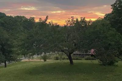 Image de Hillside Retreat • 3br-2ba + Bonus • Workspace & Views - sleeps 12 — Middle Tn