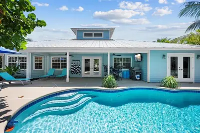 Image de Pool House 1/2 Mile From Downtown Stuart