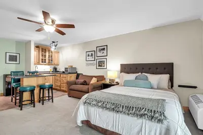 First Floor Pet Friendly Queen Suite with Single Pull-out