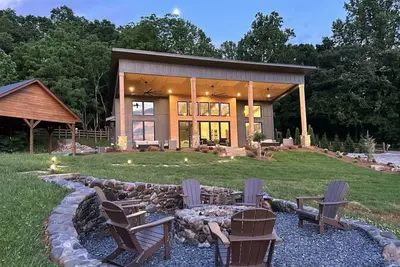 Image de Mountain Views/New Barndominium/16+ppl/Mins to Downtown & Wineries/2 Sep Homes