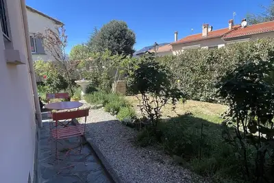 Studio dans quartier résidentiel avec jardin