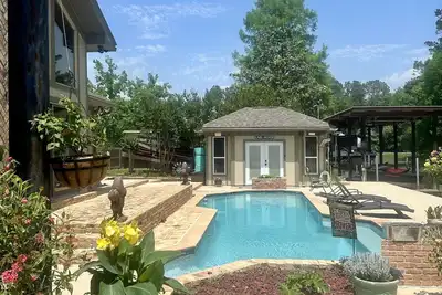 Image de Waterfront Home Springfield, La Sleeps 8 & Saltwater Pool