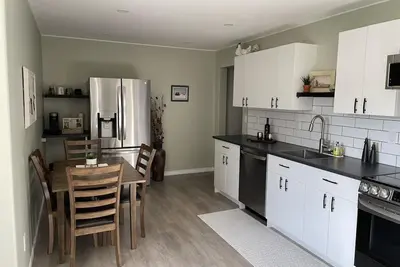 Image de Cozy retreat in Aberdeen Hills. Close to all amenities. Small dogs welcome.