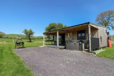 Image de Famau, romantic, country holiday cottage, with hot tub in Cilcain