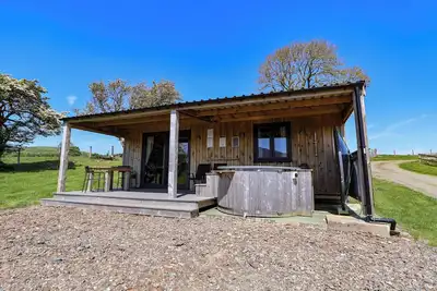 Image de Fenlli, romantic, country holiday cottage, with hot tub in Cilcain