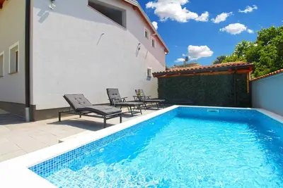 Image de Maison de vacances avec piscine et climatisation