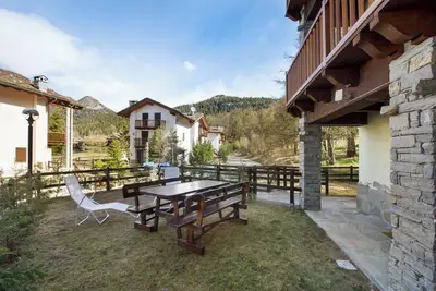 Image de Maison de vacances 'Gioiello Col De Joux' avec vue sur la montagne, jardin privé et Wi-Fi