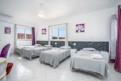 Image de Chambre 'Benagil' avec piscine partagée, Wi-Fi et climatisation