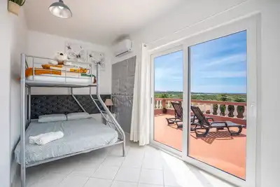 Image de Chambre \"Rocha\" avec piscine partagée, Wi-Fi et climatisation
