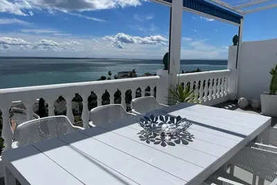Image de Appartement 'Bella Vista Beach Club Sea Views' avec vue mer, Wi-Fi et climatisation
