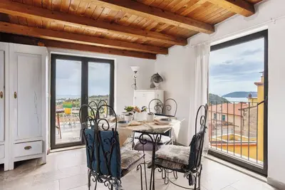 Image de Appartement \"Da Rita- Tra Lerici E Le 5 Terre\" avec vue sur le village, terrasse privée et Wi-Fi