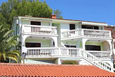 Image de Appartement de deux chambres avec le balcon et la vue sur le mer Rabac, Labin (A-19102-a)