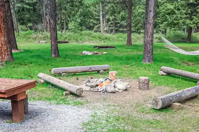 Image de 20-acre dog-friendly glamping camp with adorable cabin- near the Columbia River