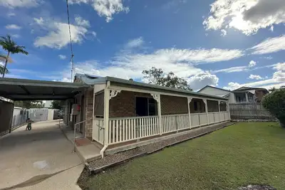 Image de Entire house, walking distance to beach in a quiet spot in Tin Can Bay