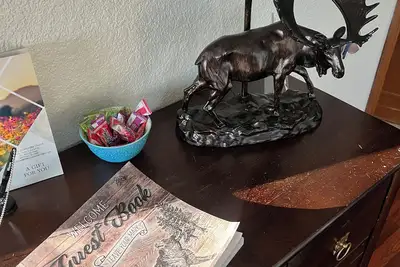 Image de 3-C’s…Cozy, Clean And Comfortable! Conveniently located to downtown and buses.