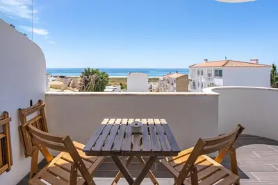 Image de Modern retreat by the sea