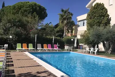 Image de Appartement de vacances avec balcon et piscine