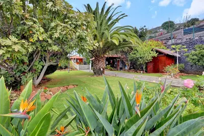 Image de Wooden House with Private Pool Lush Garden