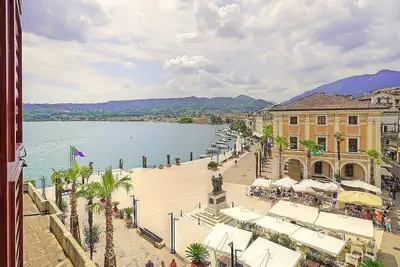 Image de Casa Didia B: A spacious and welcoming apartment located on the lake promenade of Lake Garda, with Free Wi-Fi.