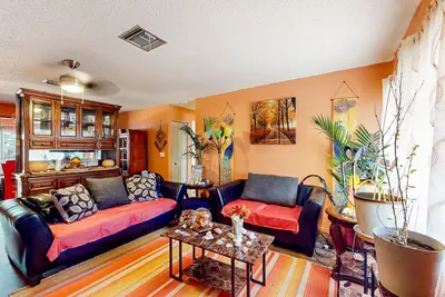 Image de Dog-friendly home with covered front patio, streaming, washer/dryer, fast WiFi