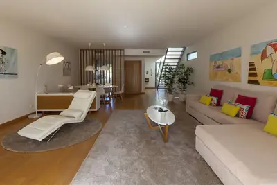 Image de Enjoy Lisbon Coast! Tennis, Free Parking on the Beach and Playground for Kids!