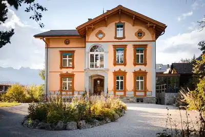 The listed Villa Klainguti is located in the middle of the Upper Engadine villag