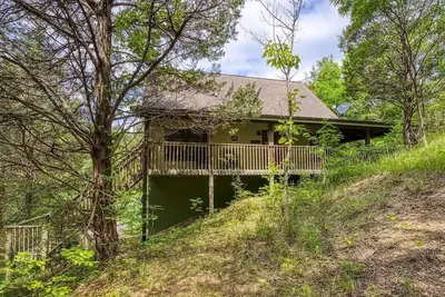 Image de Stairway to Heaven by Beyond Expectations: 2br Cabin w/ Hot Tub & Lake Views