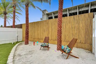 Image de Miami Art Deco Style Unit With Hot Tub